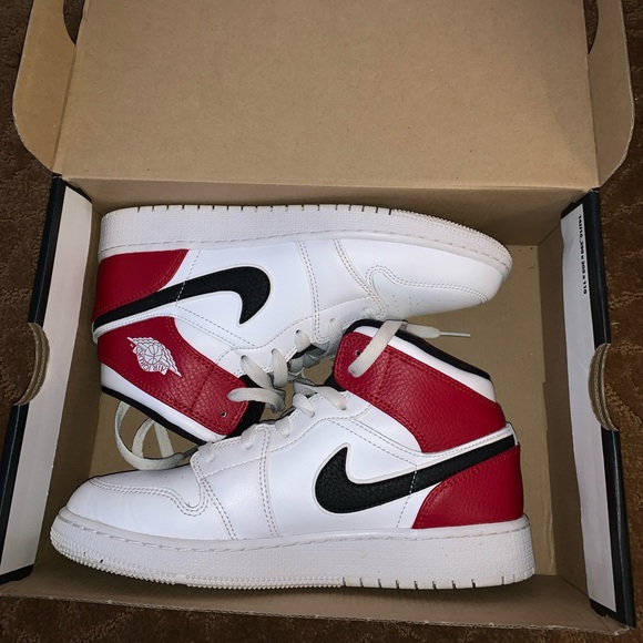 Jordan 1 black/white/red mids; size 5.5y - Picture 6 of 7